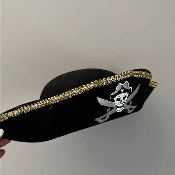 Black Pirate Hat with Skull and Crossbones costume hat - Picture 2 of 6